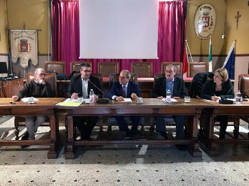 L'assessore FVG alle Autonomie locali, Pierpaolo Roberti, durante l'incontro a San Vito con l'Uti Tagliamento